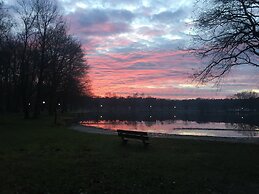 Lanaken Lakeside Cabin Stay