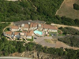 Elegant Apartment Near the Beach of Baja Sardinia