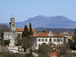 Apartment in Rakalj With Garden
