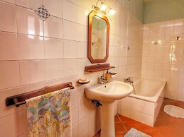 Belvilla by OYO Attractive Mansion With Pool