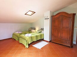 Belvilla by OYO Attractive Mansion With Pool