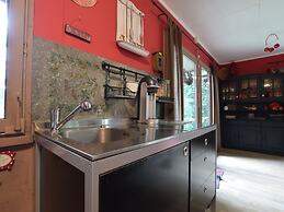 Chalet & Gypsy Caravan in Green & Peaceful Environment near Houffalize