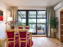 City Apartment With Superb Location