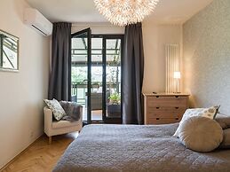 City Apartment With Superb Location