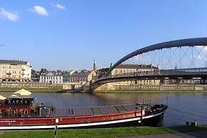 City Apartment With Superb Location