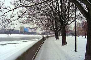 City Apartment With Superb Location