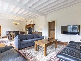 Luxurious Holiday Home in Érezée with Hot Tub