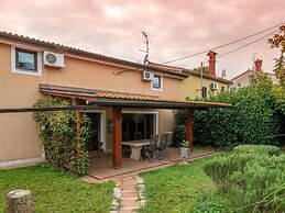 Spacious Holiday Home in Verteneglio