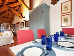 Belvilla by OYO Charming Apartment With Garden