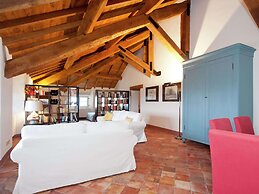 Belvilla by OYO Charming Apartment With Garden