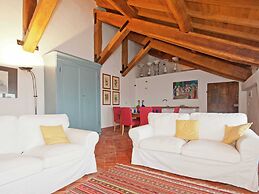 Belvilla by OYO Charming Apartment With Garden