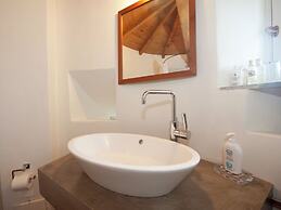 Belvilla by OYO Charming Apartment With Garden