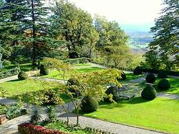 Belvilla by OYO Charming Apartment With Garden