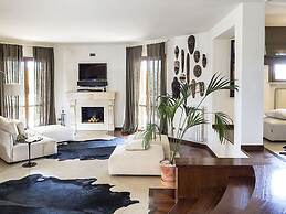 Lovely Luxury Villa With Private Pool Near the Center of Syracuse