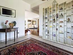 Lovely Luxury Villa With Private Pool Near the Center of Syracuse