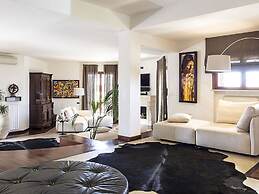 Lovely Luxury Villa With Private Pool Near the Center of Syracuse