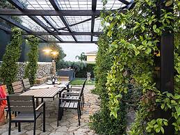 Lovely Luxury Villa With Private Pool Near the Center of Syracuse