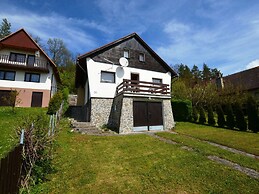 Detached Cottage With Fireplace, Near the River Ohre