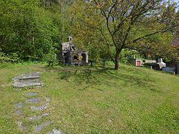 Detached Cottage With Fireplace, Near the River Ohre