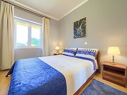 Pleasant Apartment in Vantacici Amid the Sea