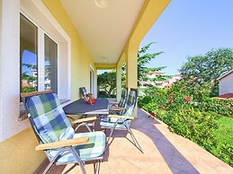 Pleasant Apartment in Vantacici Amid the Sea