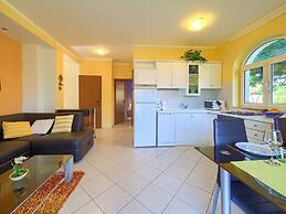 Pleasant Apartment in Vantacici Amid the Sea