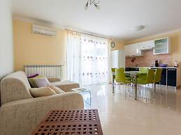 Spacious Apartment in Vantacici near Sea