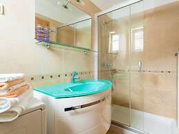 Spacious Apartment in Vantacici near Sea