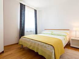 Spacious Apartment in Vantacici near Sea