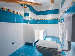 Spacious Apartment in Vantacici near Sea