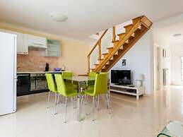 Spacious Apartment in Vantacici near Sea