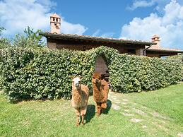 Belvilla by OYO Large Farmhouse With Pool