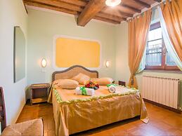 Belvilla by OYO Large Farmhouse With Pool