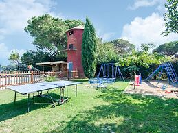 Belvilla by OYO Large Farmhouse With Pool