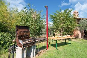 Belvilla by OYO Large Farmhouse With Pool