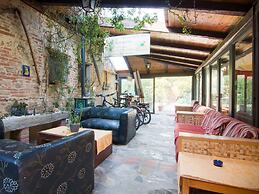 Belvilla by OYO Large Farmhouse With Pool