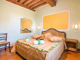 Belvilla by OYO Large Farmhouse With Pool