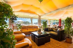 Belvilla by OYO Large Farmhouse With Pool