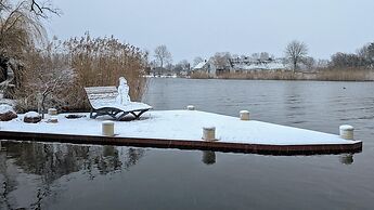 Spacious Flat in Wilhelmshof near Lake
