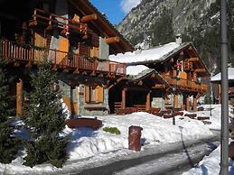 Apartment in Antey With Stunning Mountain Views