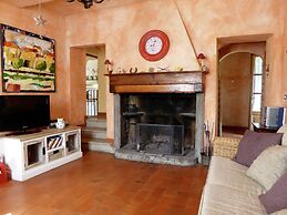 Tranquil Villa in San Romano di Garfagnana with Hot Tub