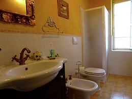 Tranquil Villa in San Romano di Garfagnana with Hot Tub