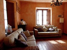 Tranquil Villa in San Romano di Garfagnana with Hot Tub