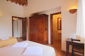 Farmhouse in Proceno With Pool Views