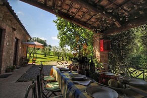 Farmhouse in Proceno With Pool Views