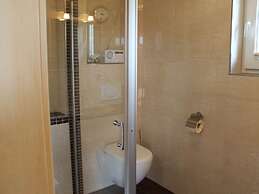 Sunny Holiday Home With Fenced Garden