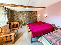 Forestside Escape for 15 Guests