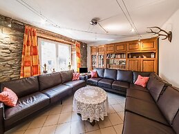 Forestside Escape for 15 Guests