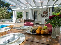 Spacious Holiday Home in Molat With Pool