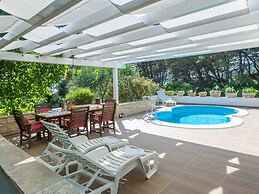 Spacious Holiday Home in Molat With Pool